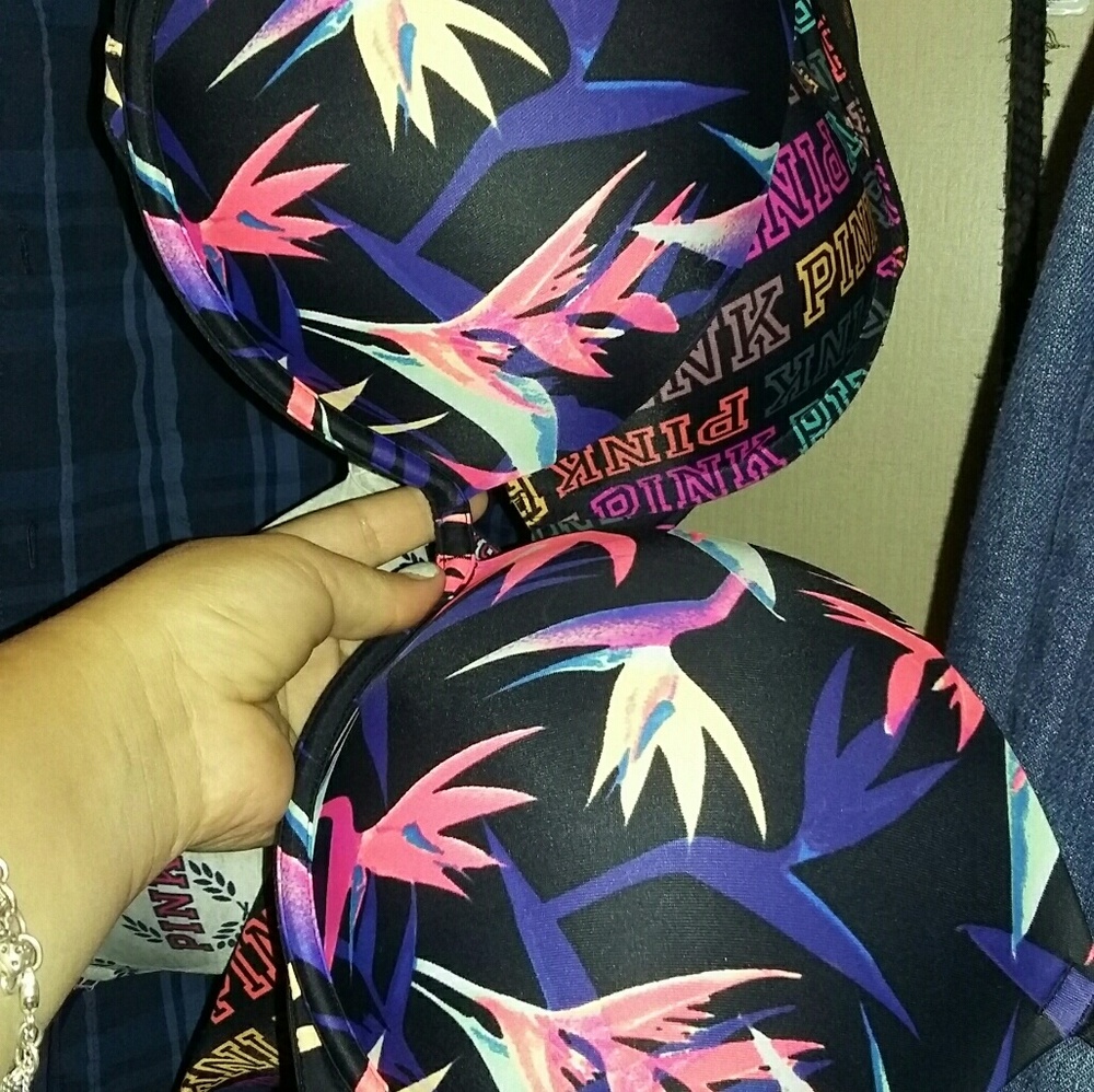 Pink bras. - Picture 3 of 5